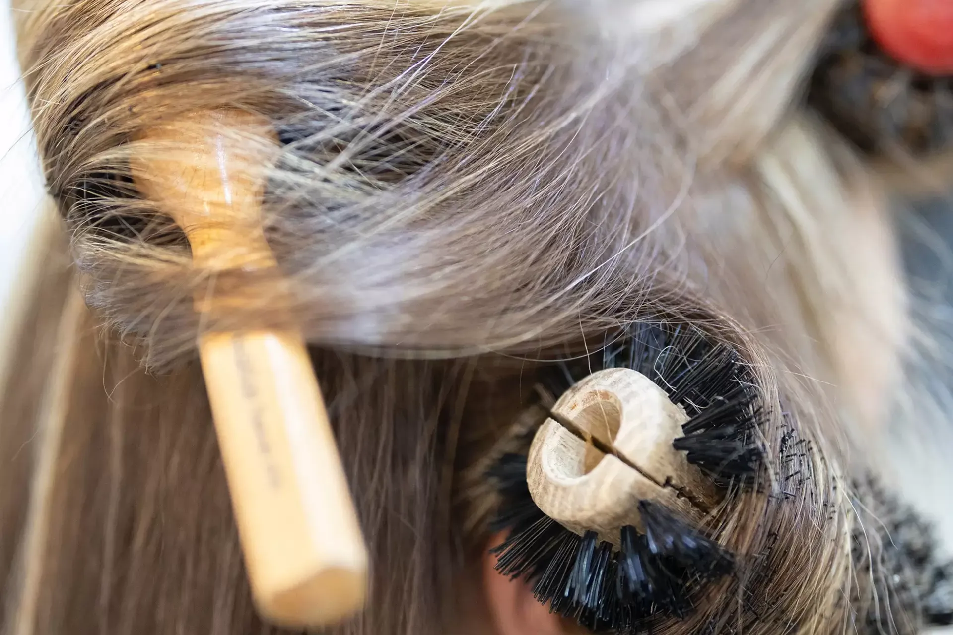 Brosse à cheveux dans la coiffure